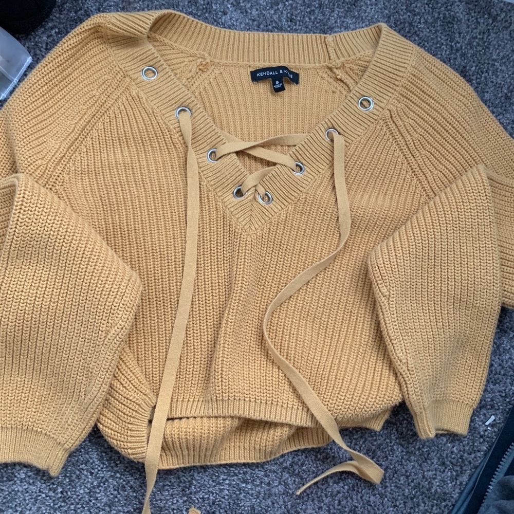 ⭐️ Yellow Sweater ⭐️